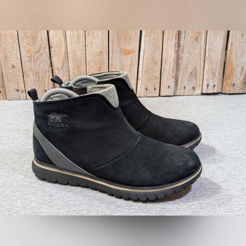 Sorel Women's Short Cozy Boots Black Suede Size 7.5 women's